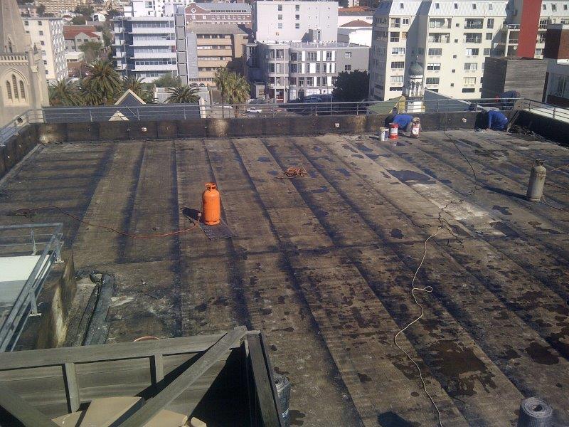 Roof
                  deck waterproofing with enhanced sidewall outlets.
                  Perimeter channel / loose lay paving on support rings
                  with ballast cover